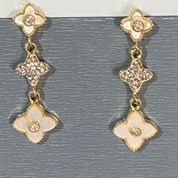 QUATREFOIL DELICATE DROP EARRINGS 14 CARAT GOLD, MOTHER OF PEARL AND RHINESTONES - Picture 5 of 5